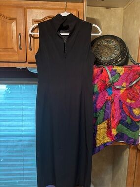 Classic Black Sleeveless Sheath Dress - Sleek Professional Look